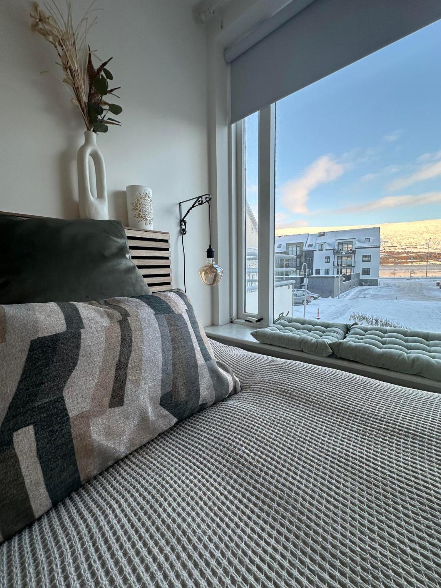 Charming Deluxe Apartment Akureyri Luaran gambar